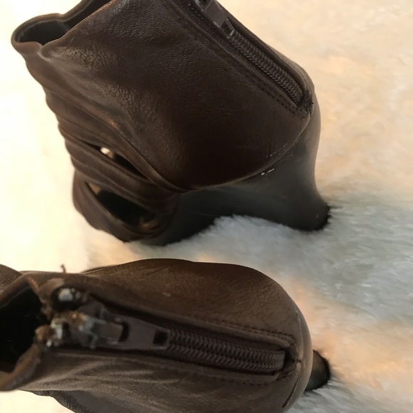 Wedge Heels - Picture 3 of 4